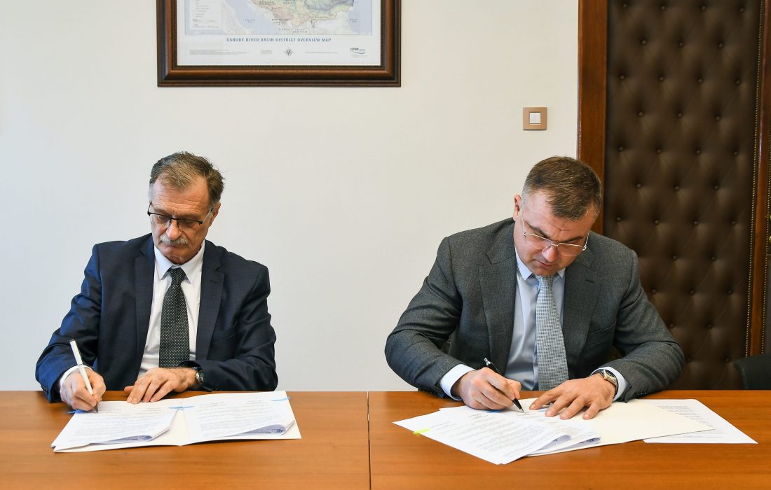 <strong>Potpisan ugovor o dualnom obrazovanju između Fakulteta tehničkih nauka u Novom Sadu i JVP „Vode Vojvodine“</strong>