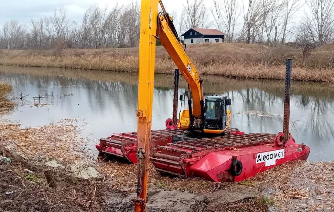 U toku čišćenje kanala Novi Sad- Savino Selo